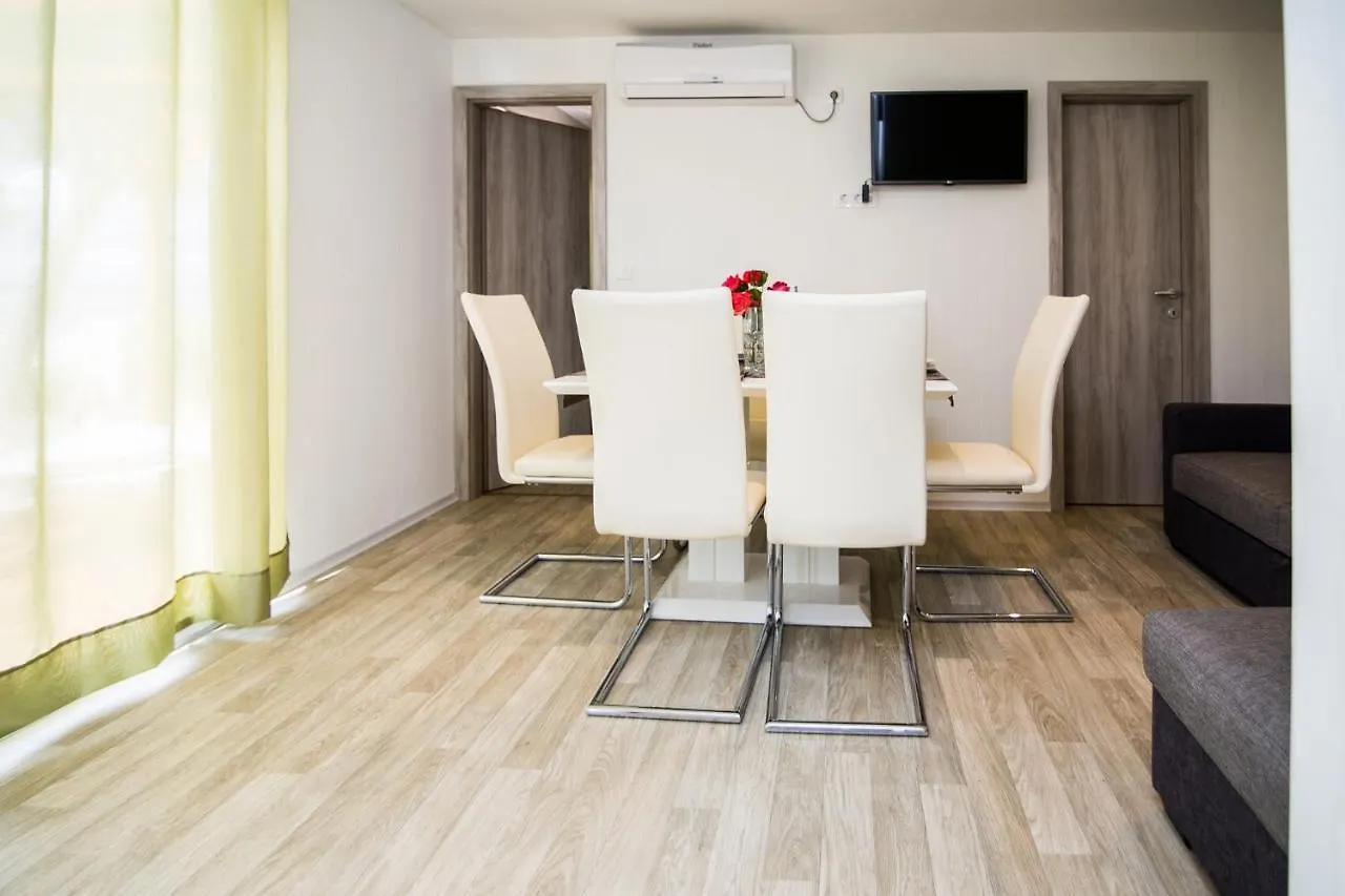 Mobile Homes Pine Tree Dobropoljana Croacia